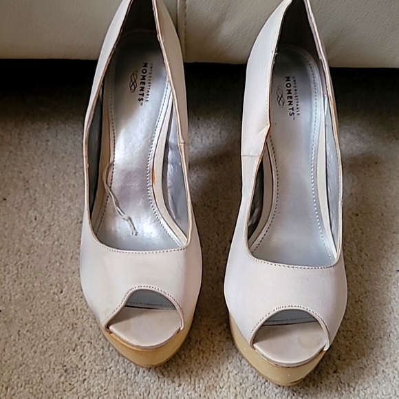Shoes - Picture 1 of 4